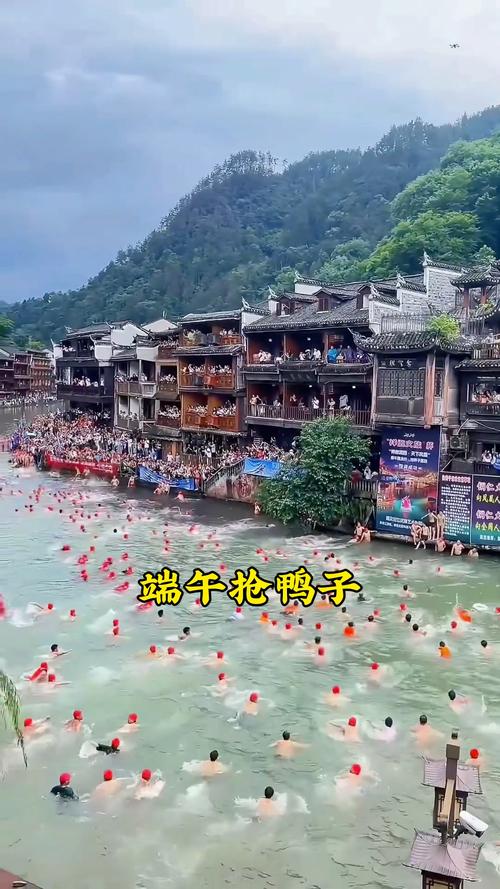 2025年新澳门天天开彩大全和凤凰古城百人抢鸭子与凤凰古城百人抢鸭子是真的吗