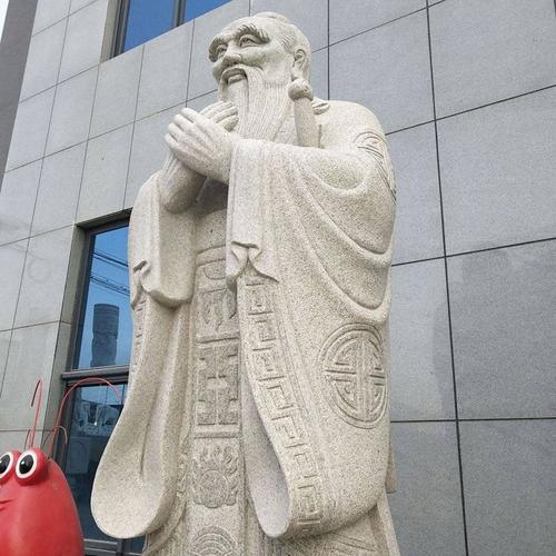 2025全年资料大全正版和东汉石人像立在路边与东汉石雕人像